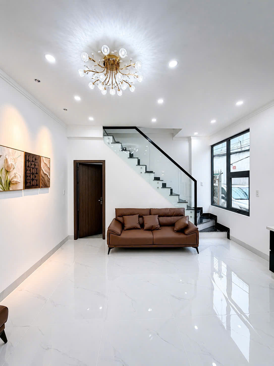 Cầu thang và phòng khách