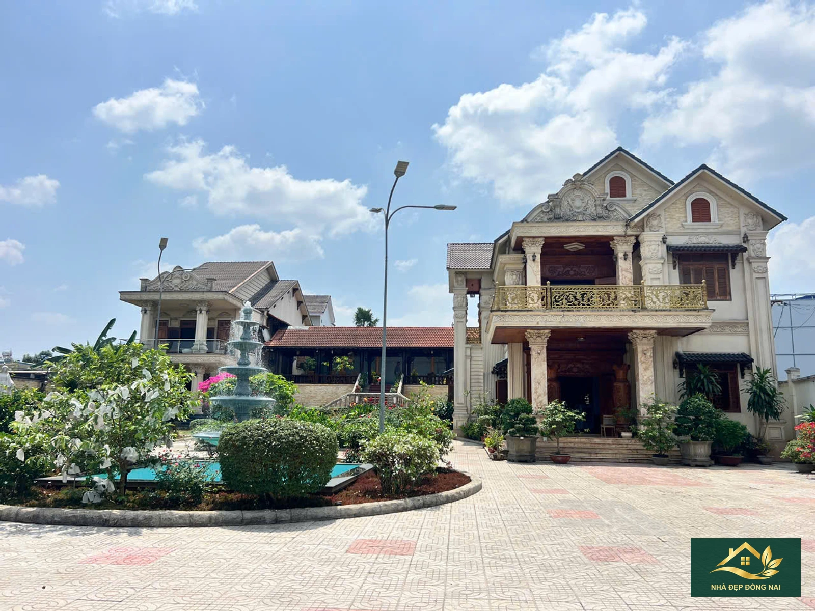 Nhà và sân vườn Quảng Tiến, ảnh nguồn giữ nguyên hiện trạng