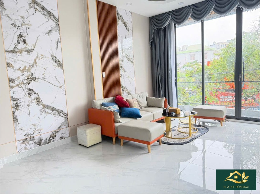 Ảnh phòng khách trong nhà Lê Văn Lương do nguồn cung cấp