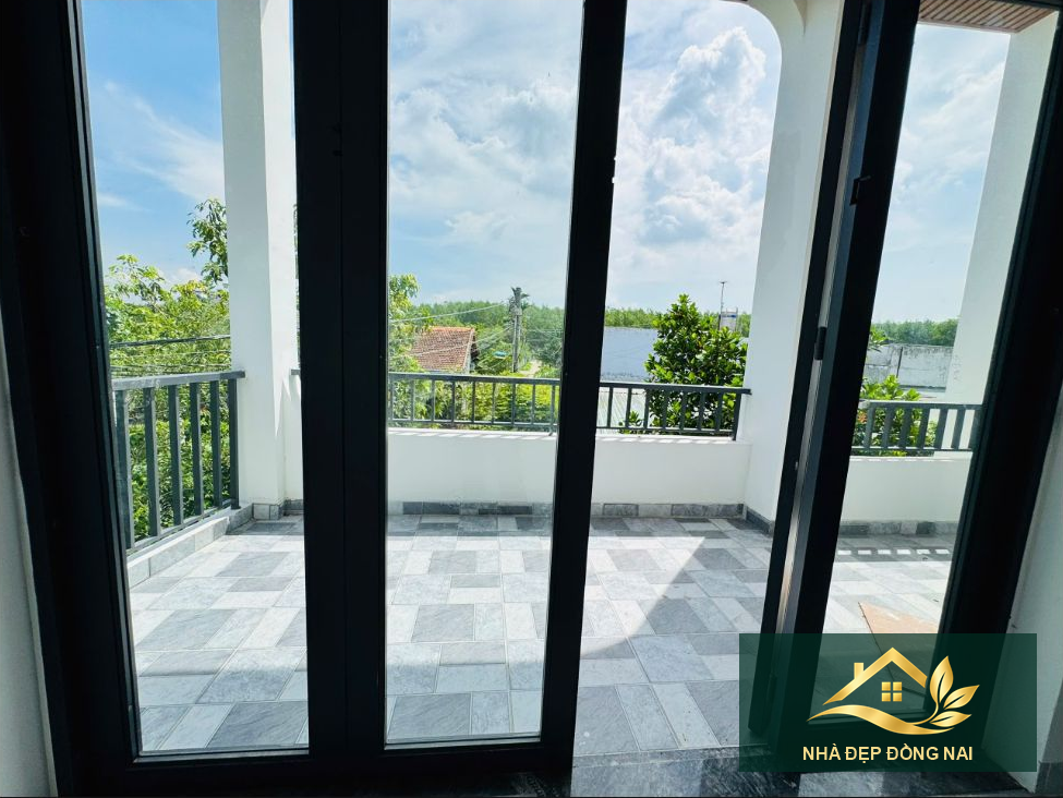 Ảnh ban công nhà gần chợ Thạnh Phú theo nguồn Đàm Lan Anh